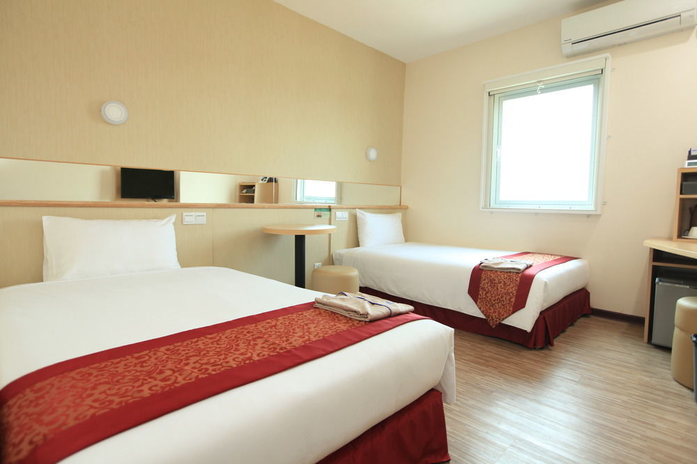 Super Hotel Yangon Exterior photo